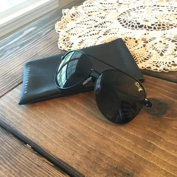 Quay Australia vivienne Black Sunglasses - Picture 2 of 5